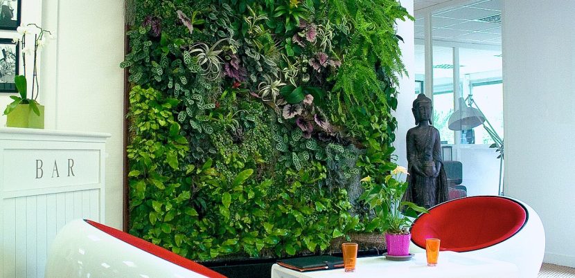 دیوار سبز مصنوعی در دکوراسیون داخلی: تحولی زیبا و کاربردی